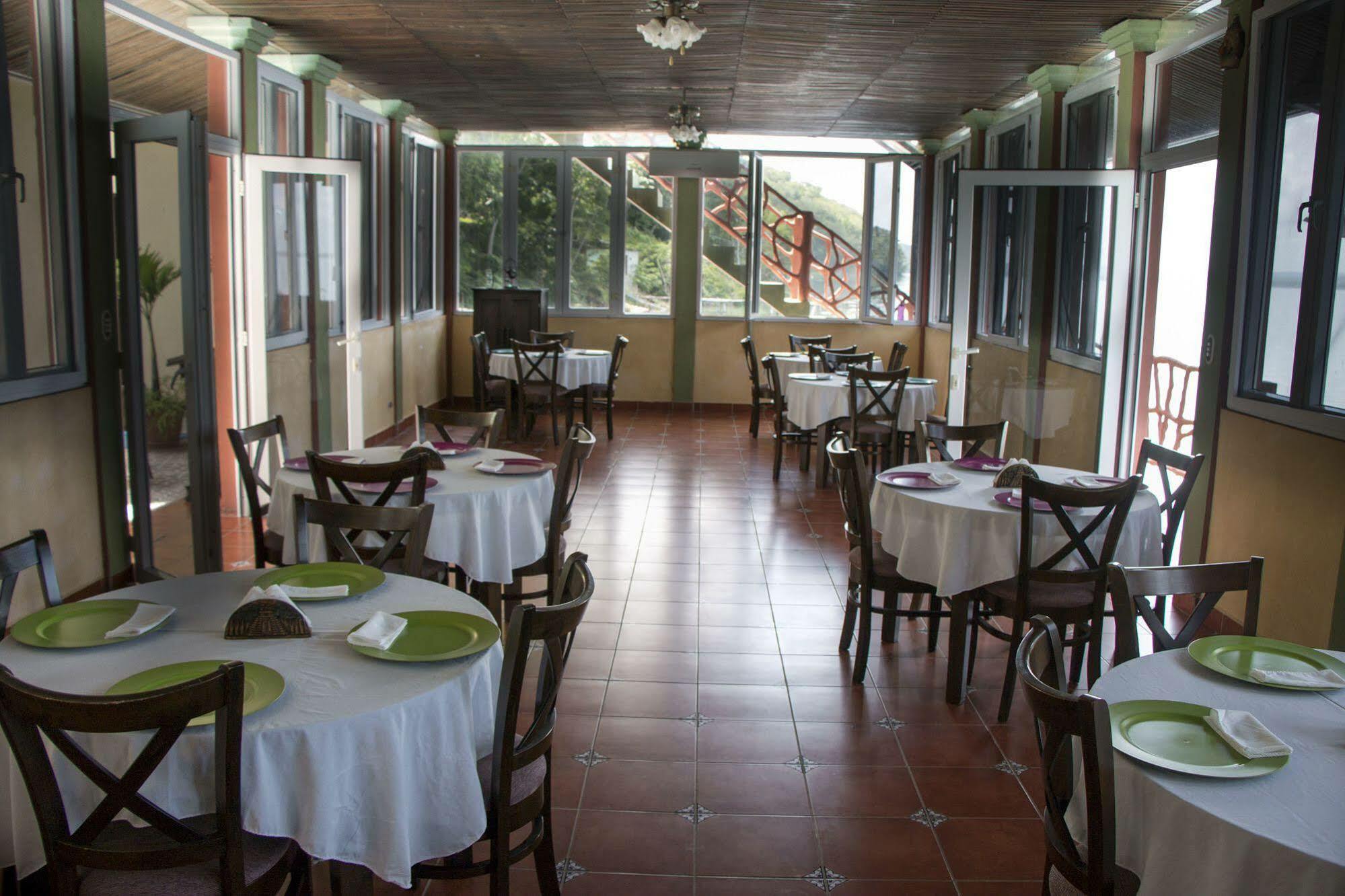 Hotel Ribiera Del Lago Peten Itza San Roman エクステリア 写真