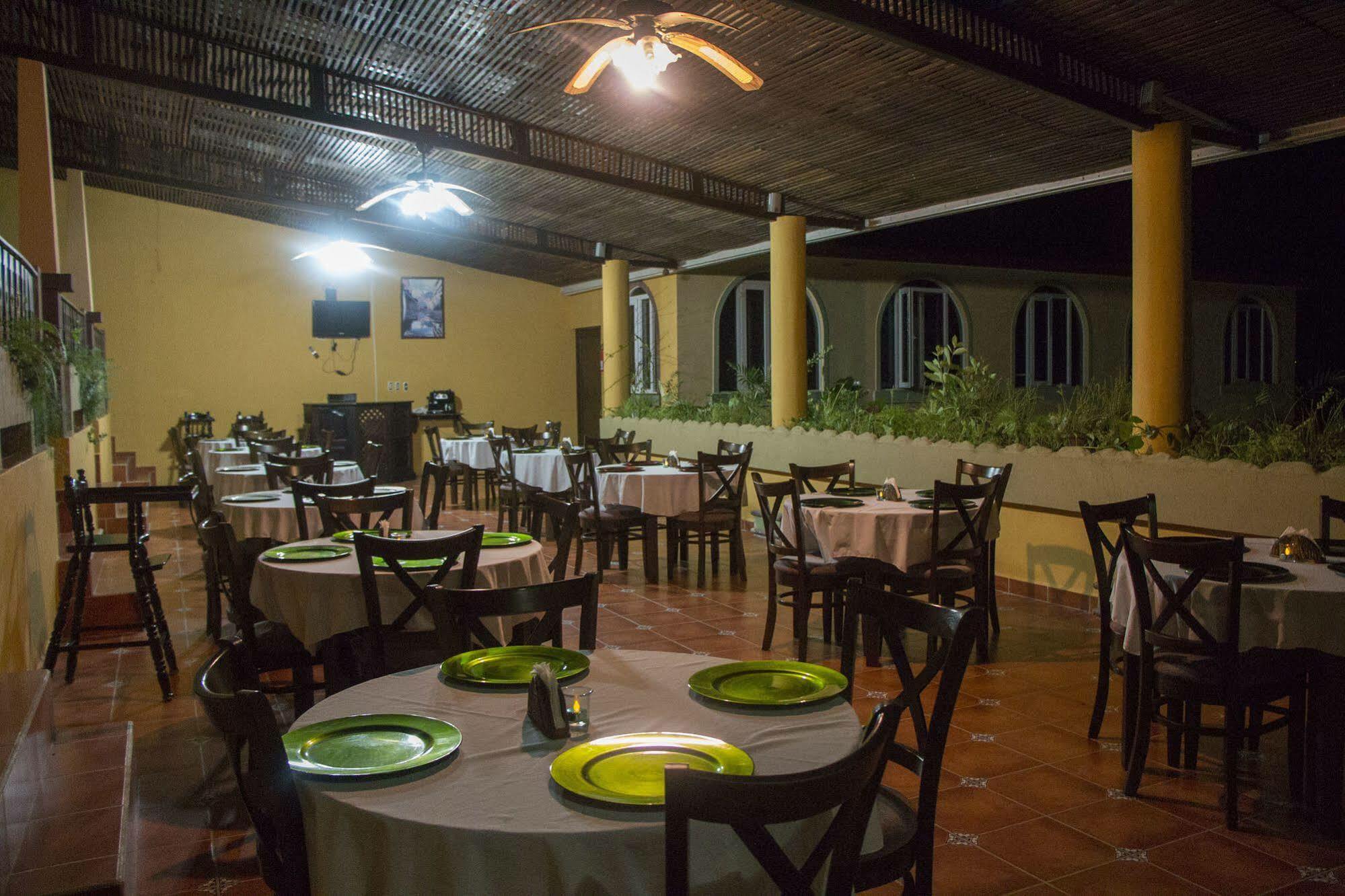 Hotel Ribiera Del Lago Peten Itza San Roman エクステリア 写真