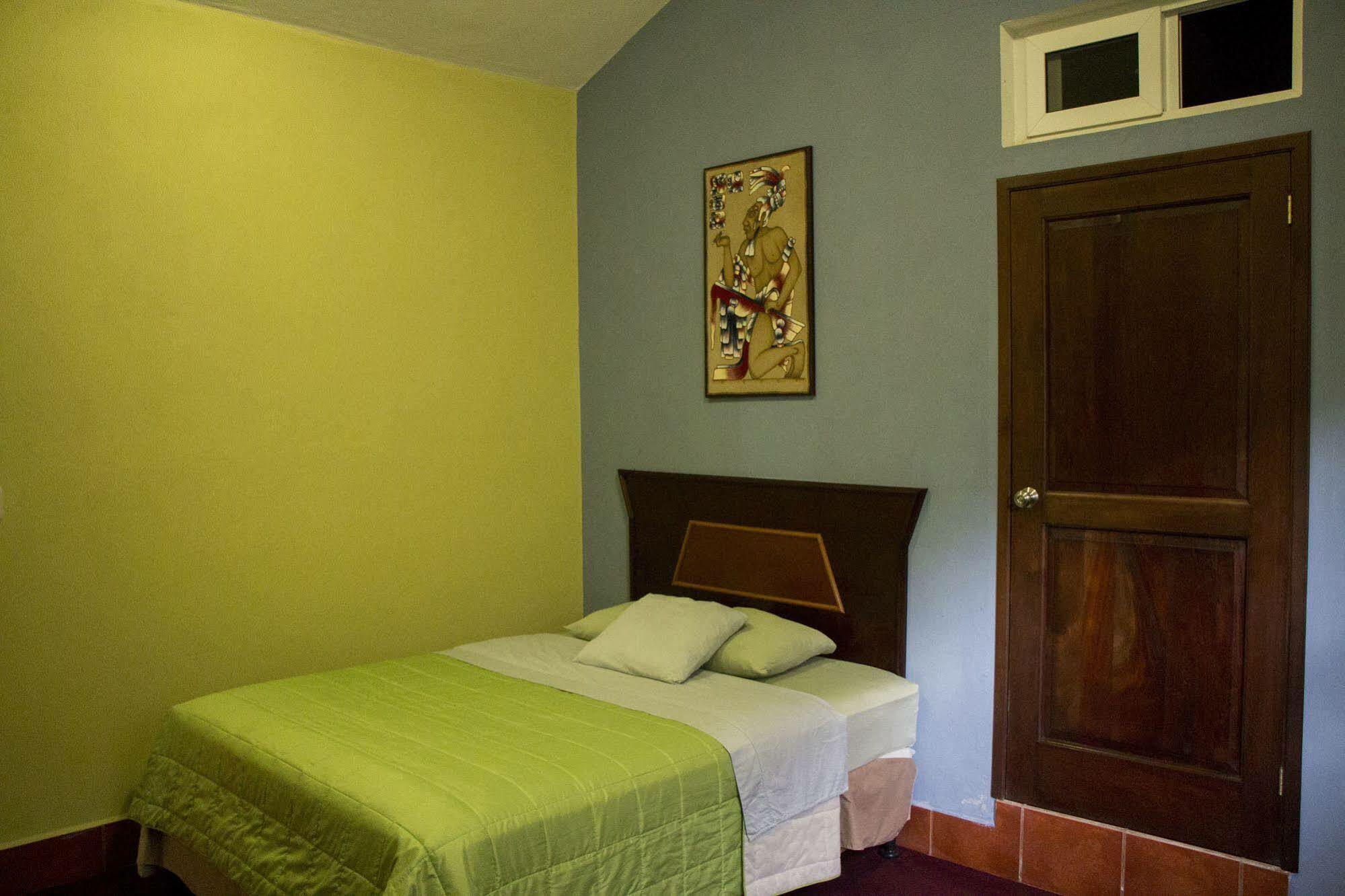 Hotel Ribiera Del Lago Peten Itza San Roman エクステリア 写真
