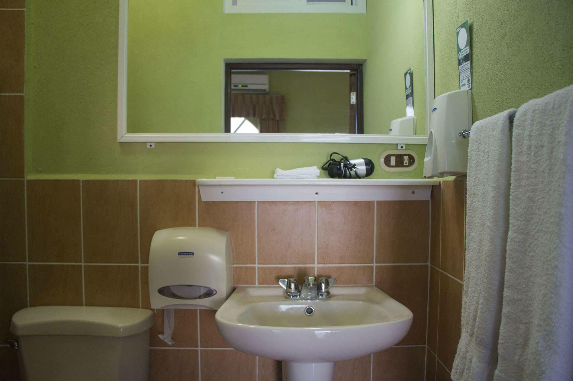 Hotel Ribiera Del Lago Peten Itza San Roman エクステリア 写真