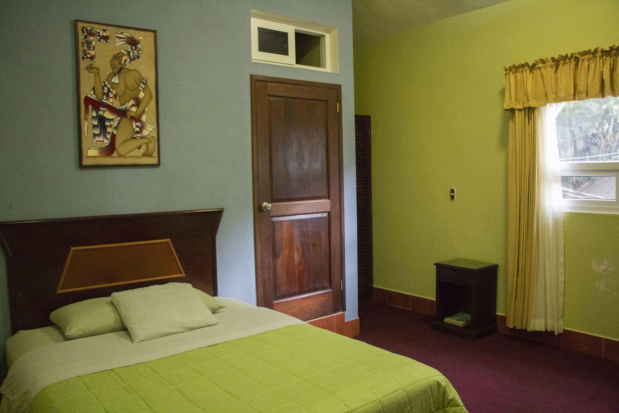 Hotel Ribiera Del Lago Peten Itza San Roman エクステリア 写真