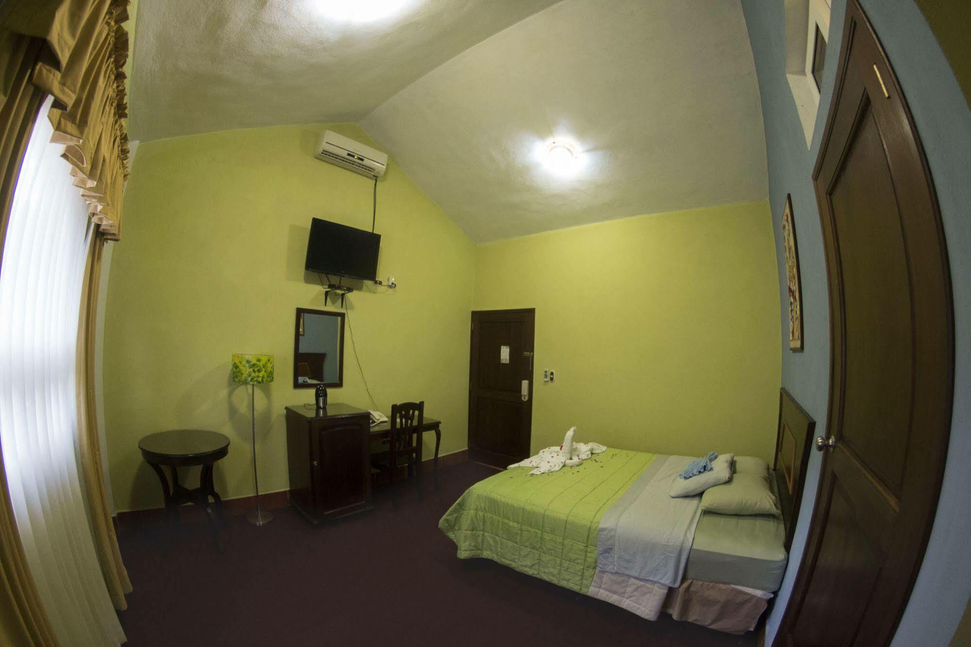 Hotel Ribiera Del Lago Peten Itza San Roman エクステリア 写真
