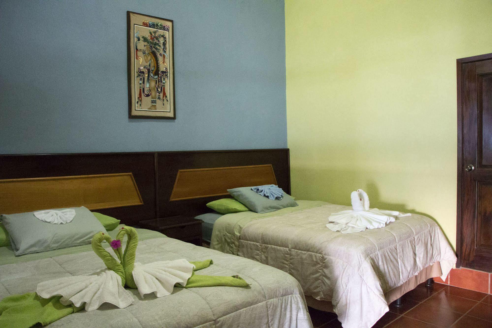 Hotel Ribiera Del Lago Peten Itza San Roman エクステリア 写真