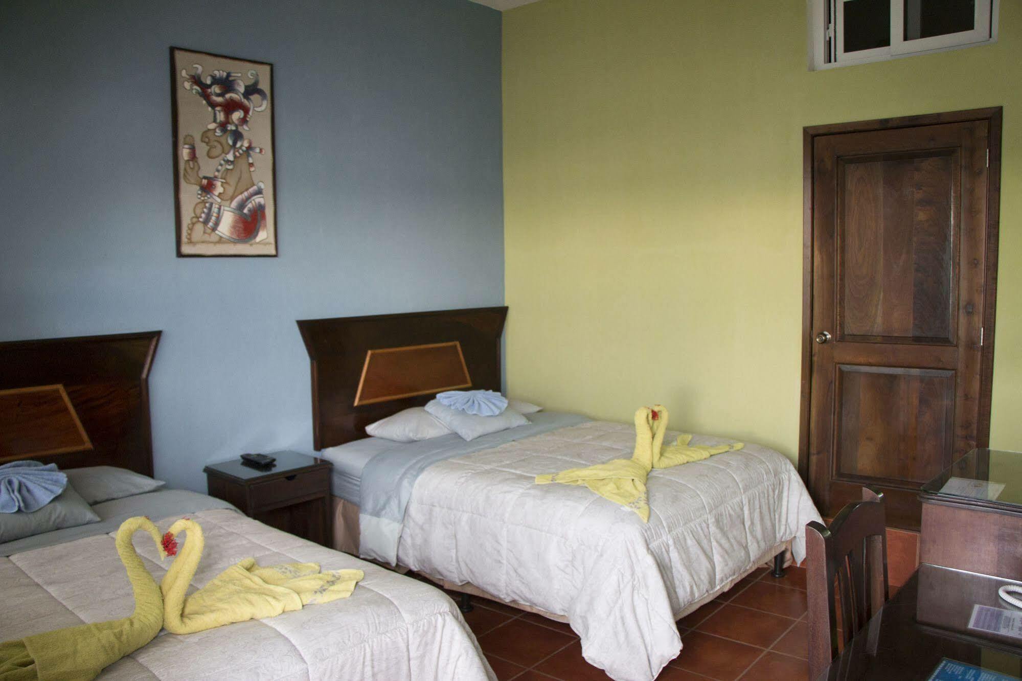 Hotel Ribiera Del Lago Peten Itza San Roman エクステリア 写真