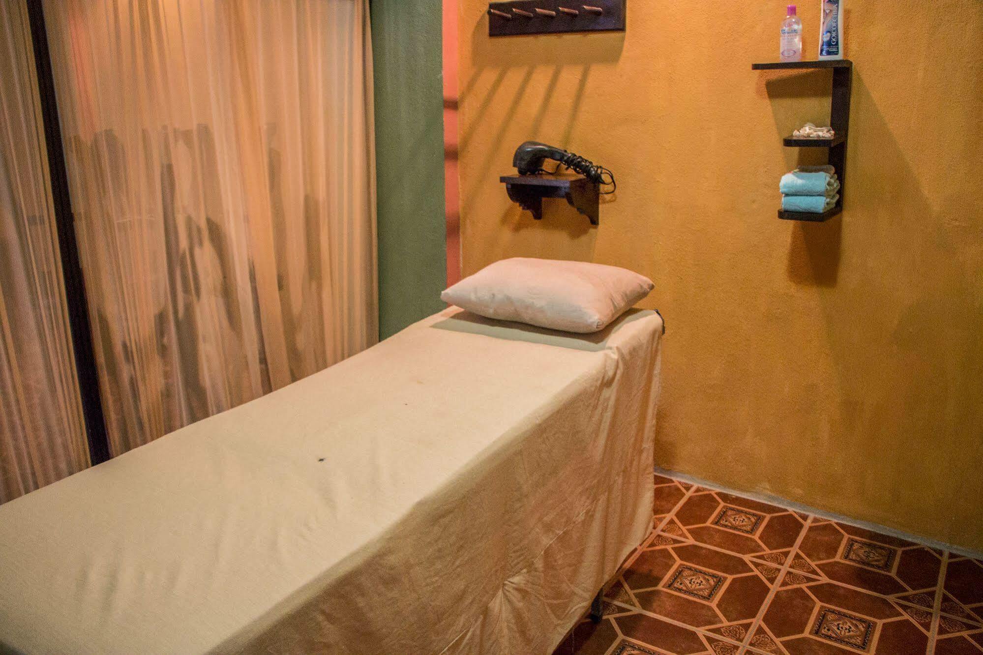Hotel Ribiera Del Lago Peten Itza San Roman エクステリア 写真