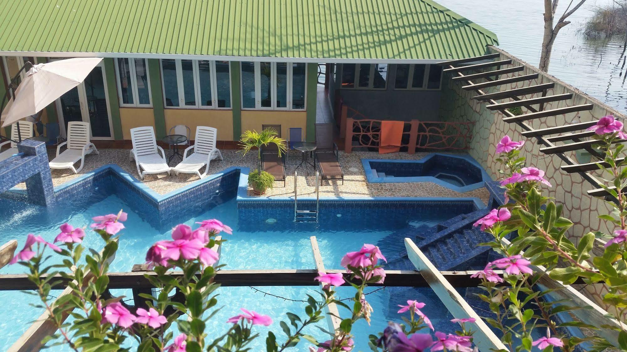 Hotel Ribiera Del Lago Peten Itza San Roman エクステリア 写真